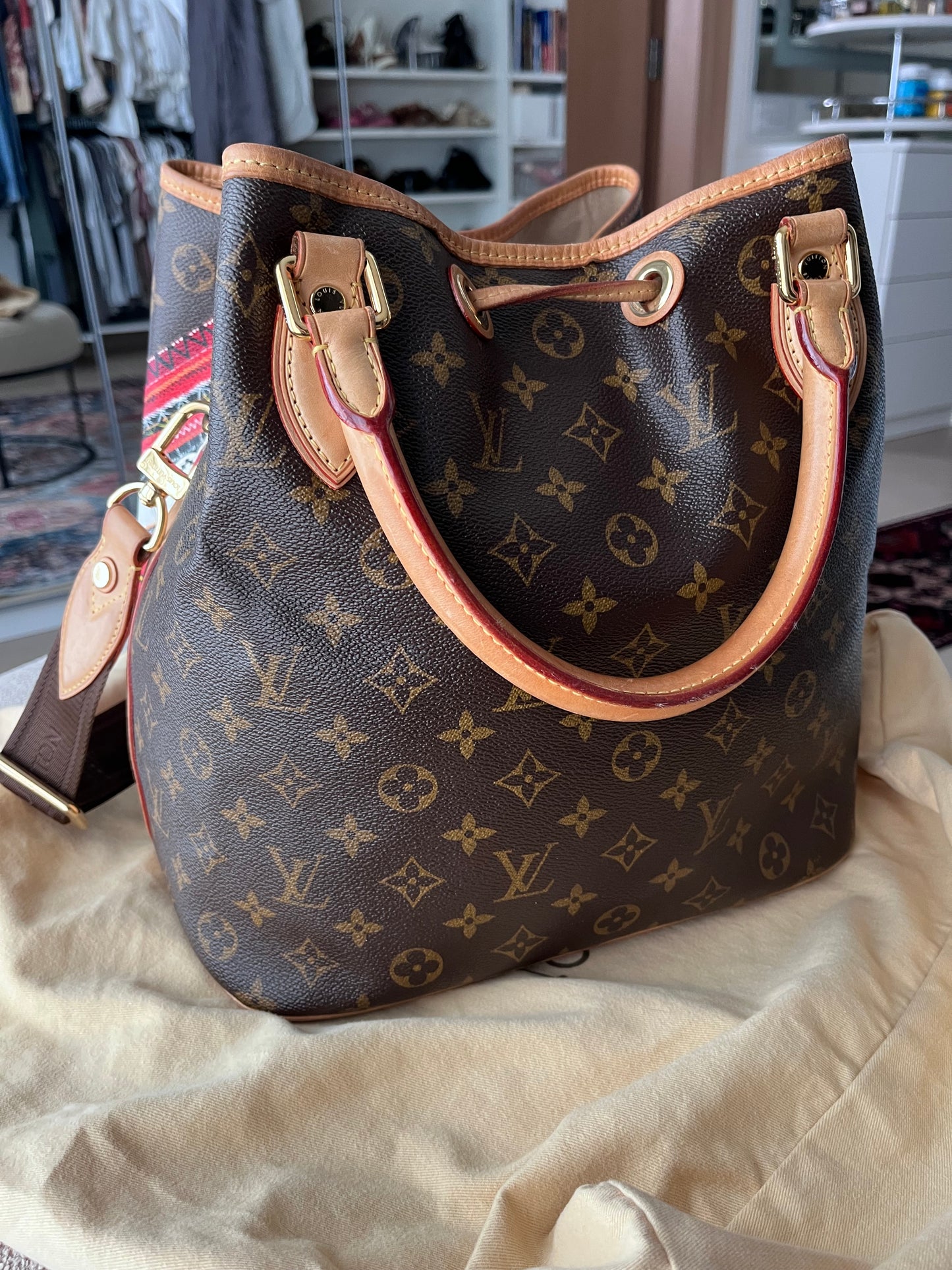 Louis Vuitton Neo Bucket Bag